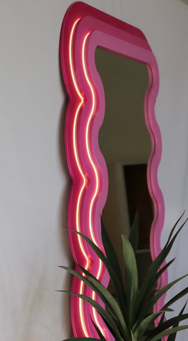 Wavy Full-Length Mirror | Modern Design